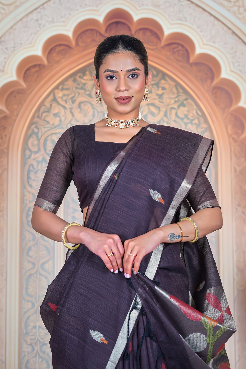 Minimalist Soft Linen Saree – Elegant Brown with Artistic Motifs